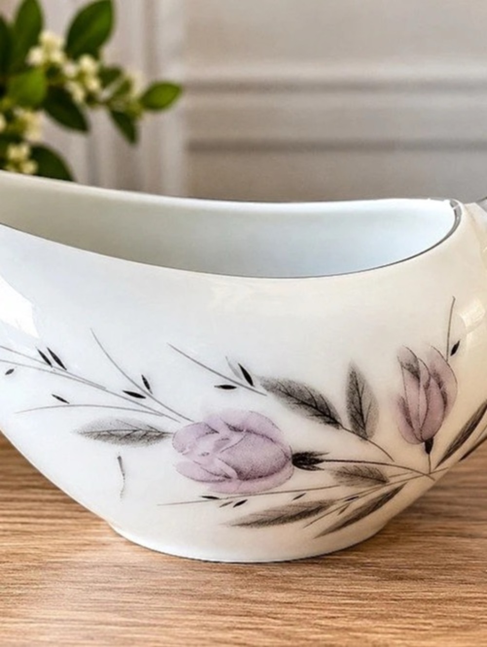 Mikasa My Love Floral 8 oz Creamer/ gravy boat in White & Pink
